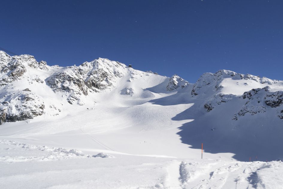 One of the best runs in the Swiss Alps, the Mont Fort is a technical mogul runs from the highest peak in Verbier's 4 Vallées ski area.