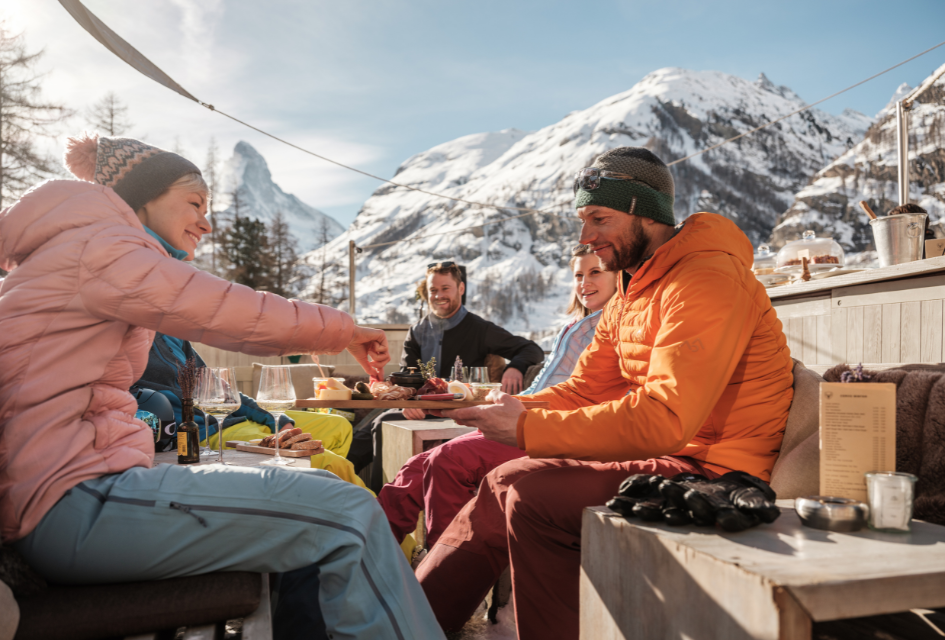 Alfresco dining with a view of the Matterhorn at one of the best restaurants in Zermatt: Madre Nostra